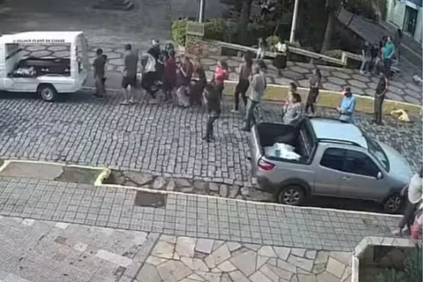 Amanda Arantes foi baleada no velório da mãe por Reprodução