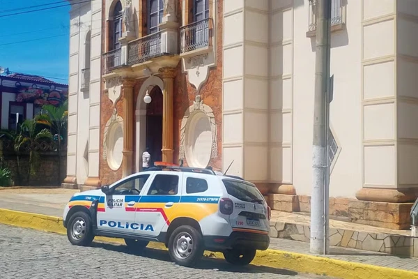 Amanda Arantes foi baleada no velório da mãe por Reprodução