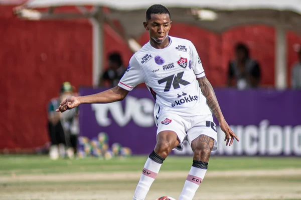 Edenilson em ação pelo Vitória por Victor Ferreira/ECV