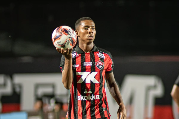 Edenilson em ação pelo Vitória por Victor Ferreira/ECV