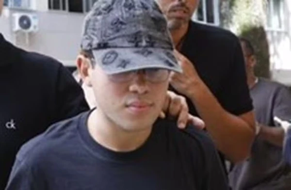 Envolvido em estupro coletivo no Rio se entrega à polícia