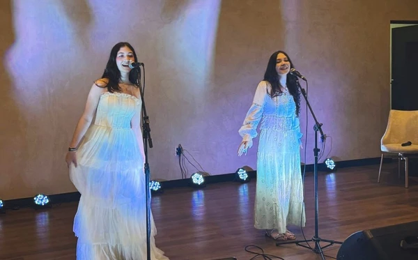 Irmãs divulgaram três músicas inéditas em gravação especial