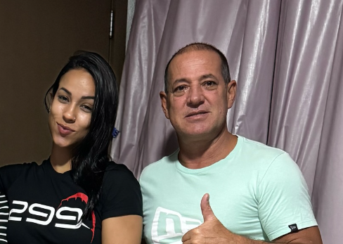 O pai dela morreu no local do acidente por Reprodução