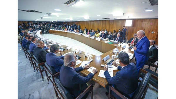 Como Chefe de Governo, o presidente coordena os ministérios e define as prioridades de investimento em áreas como Saúde e Educação por Ricardo Stuckert