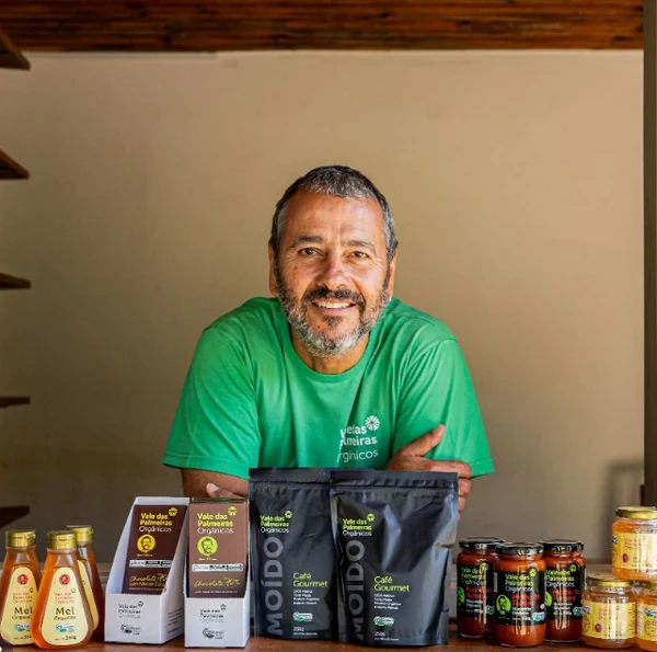 Marcos Palmeira recebe turistas em sua fazenda por Reprodução