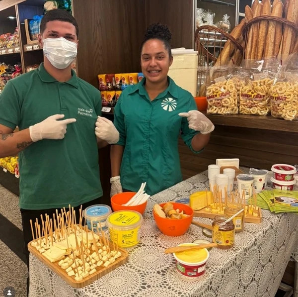 Marcos Palmeira recebe turistas em sua fazenda por Reprodução