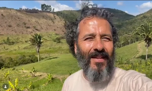 Marcos Palmeira recebe turistas em sua fazenda por Reprodução