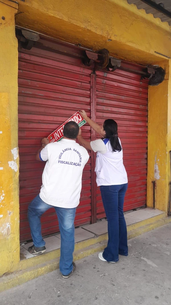 Mercado e padaria foram interditados por condições precárias de higiene por Divulgação