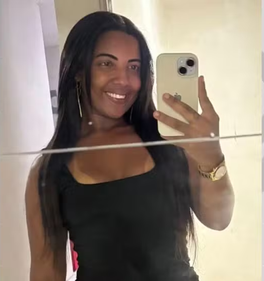 Mulher é esfaqueada e tem corpo queimado após recusar a se relacionar com ex-colega de trabalho por Reprodução