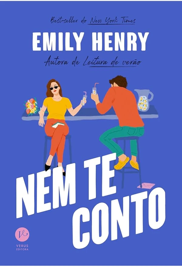 Nem te conto, de Emily Henry (Verus). Daphne sempre adorou a maneira como seu noivo, Peter, contava a história deles. Como eles se conheceram (em um dia de ventania), se apaixonaram (por causa de um chapéu errante) e voltaram para a cidade natal dele à beira do lago para começar a vida juntos. Ele era muito bom em contar tudo isso... até o momento em que percebeu que estava apaixonado por sua melhor amiga de infância, Petra.É assim que Daphne começa sua nova história: presa na bela cidadezinha de Waning Bay, no Michigan, sem amigos nem família, mas com o emprego dos sonhos como bibliotecária infantil (que mal paga as contas) e morando no apartamento da única pessoa que consegue entender sua situação, o ex de Petra, Miles Nowak. por Reprodução