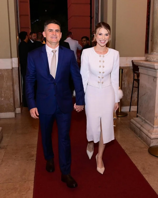 O prefeito de Manaus, David Almeida, e a esposa, Izabelle Fontenelle por Reprodução/Instagram