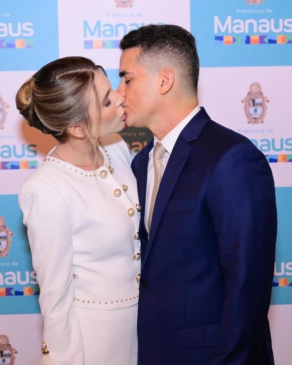 O prefeito de Manaus, David Almeida, e a esposa, Izabelle Fontenelle por Reprodução/Instagram