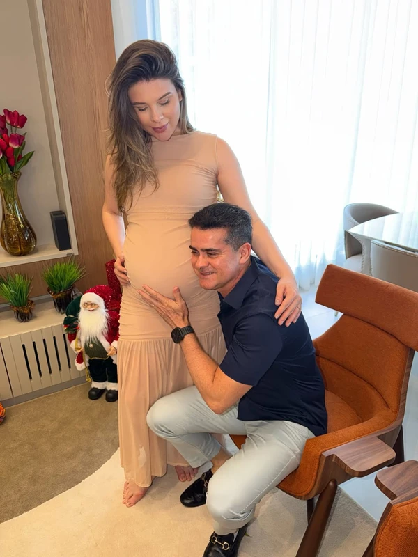 O prefeito de Manaus, David Almeida, e a esposa, Izabelle Fontenelle por Reprodução/Instagram