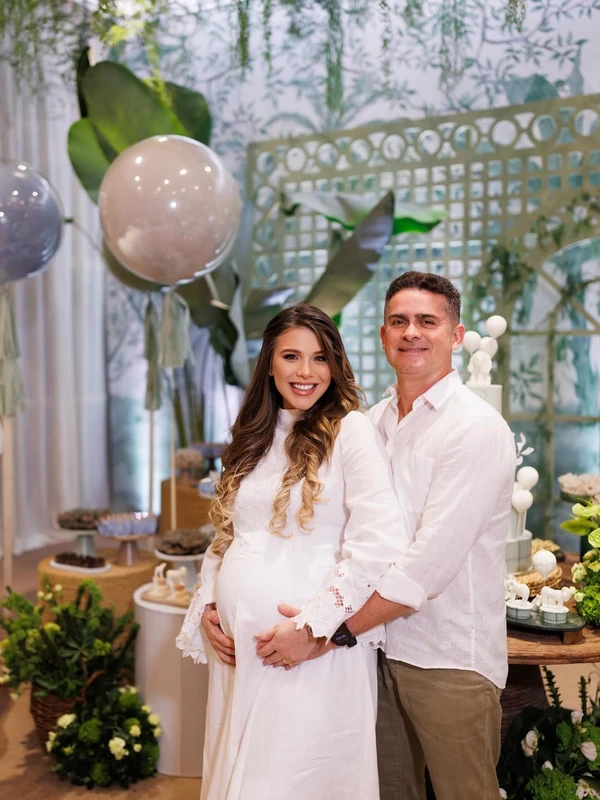 O prefeito de Manaus, David Almeida, e a esposa, Izabelle Fontenelle por Reprodução/Instagram