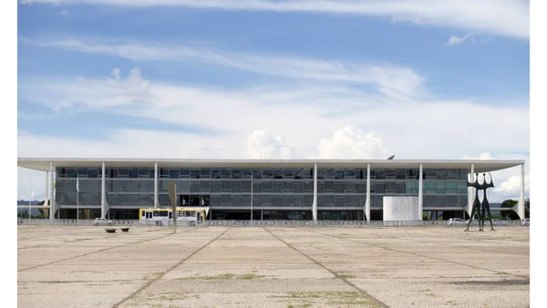 Palácio do Planalto, em Brasília, é a sede oficial do gabinete presidencial e o local onde as grandes diretrizes do governo são traçadas por Agência O Globo