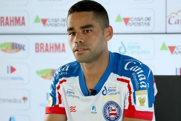 Raí Nascimento com a camisa do Bahia por Felipe Oliveira/EC Bahia