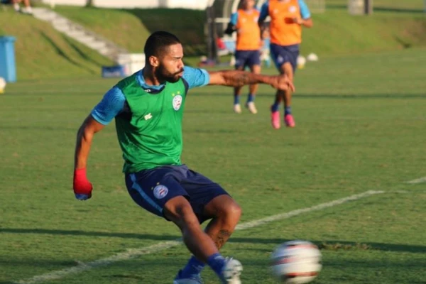 Raí Nascimento com a camisa do Bahia por Felipe Oliveira/EC Bahia