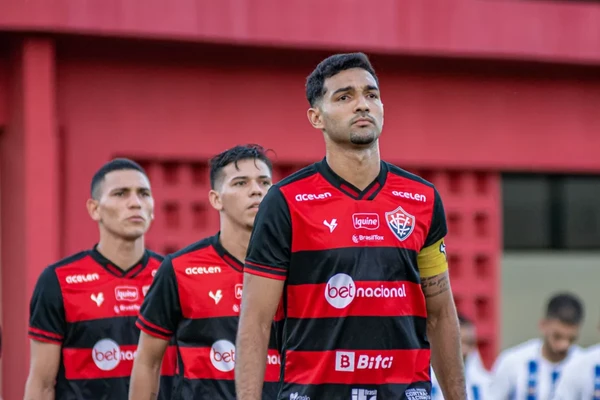 Alan Santos em ação pelo Vitória 