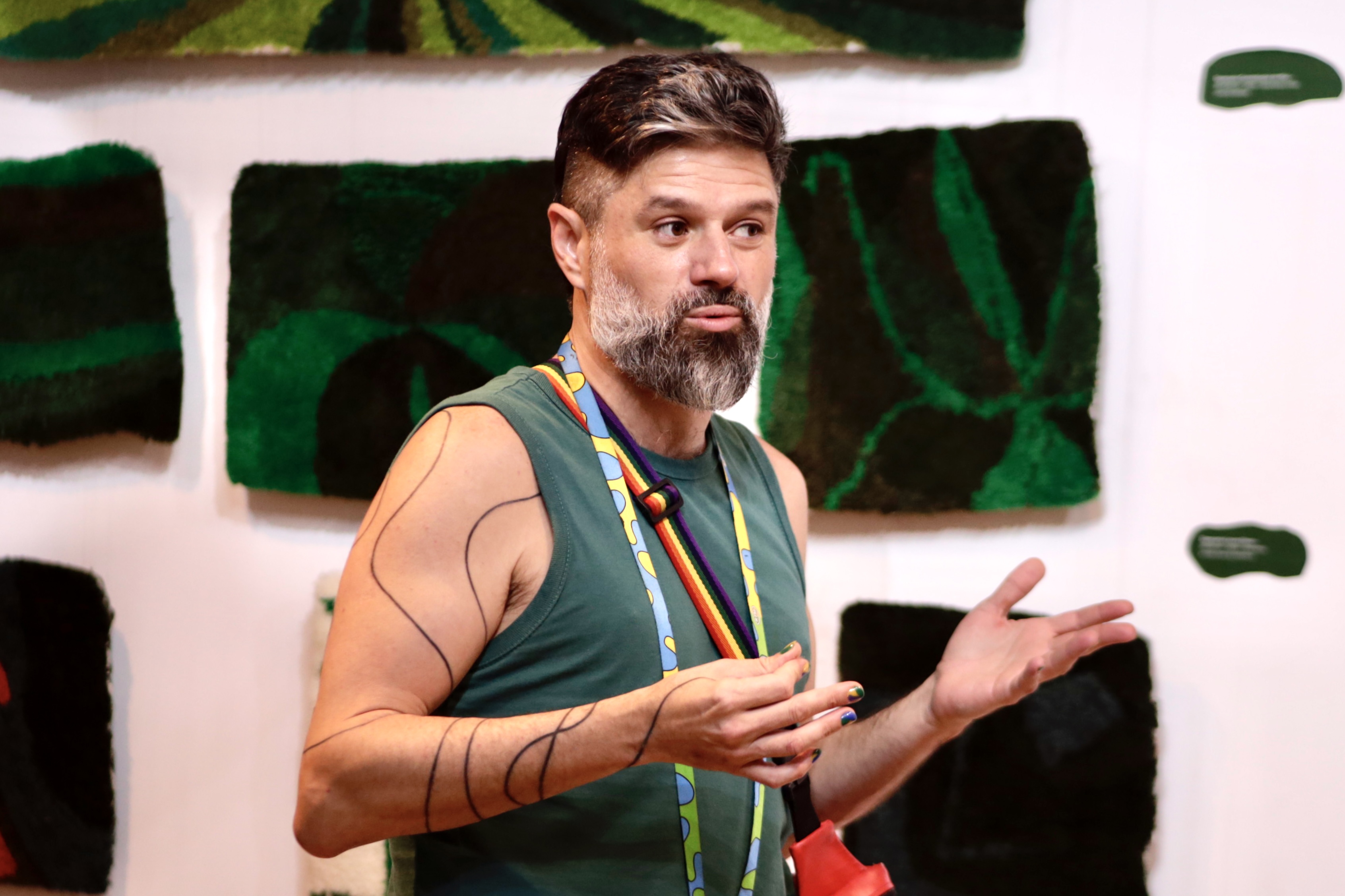 Artista têxtil mineiro, Éder Rezende, lança exposição com suas obras de tapeçaria por Divulgação