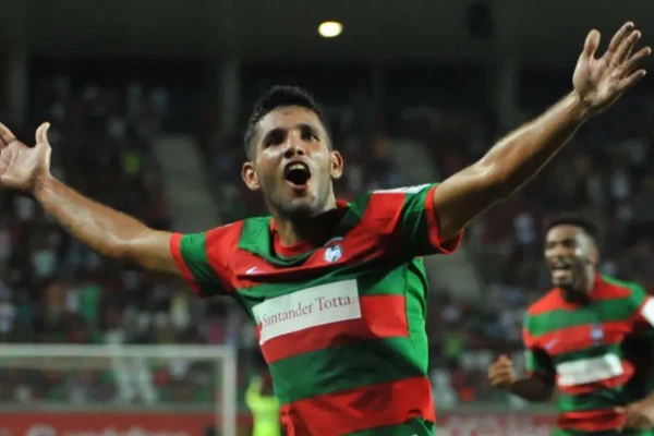 Bebeto em ação pelo Marítimo por Divulgação