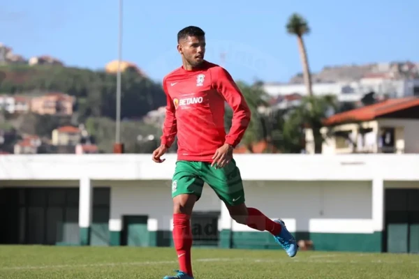 Bebeto em ação pelo Marítimo por Divulgação