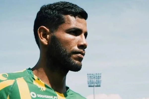 Bebeto em ação pelo Tondela por Divulgação