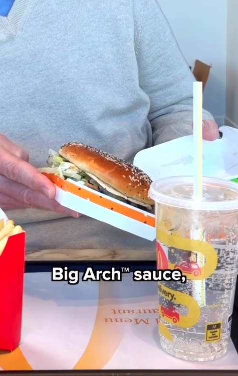 Chris Kempczinski viralizou ao provar o novo hambúrguer do McDonald's por Reprodução/Instagram