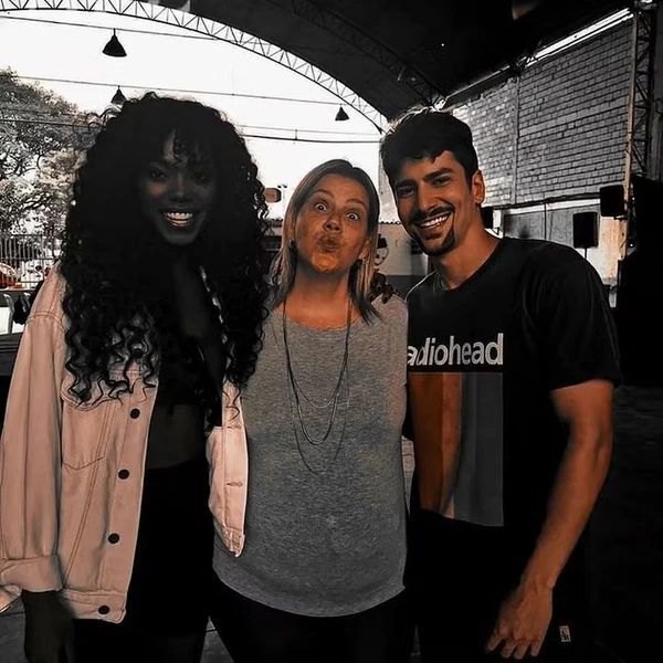 Claudia Gaiga, junto com Jessica Córes e Rhener Freitas, dos Mamonas Assassinas por Reprodução/Instagram