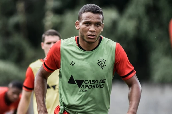 Gabriel Bispo com a camisa do Vitória por Pietro Carpi/EC Vitória