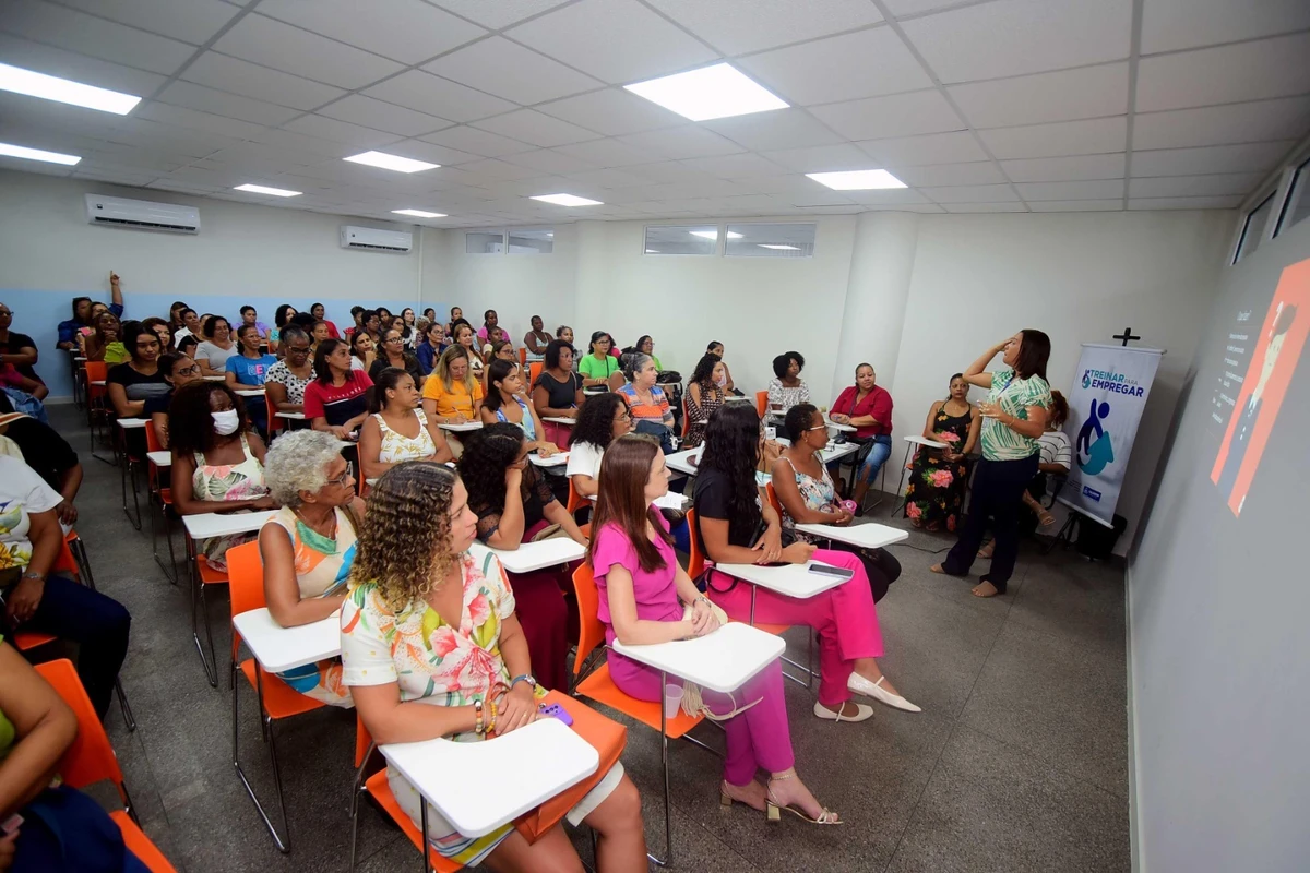 Iniciativa oferece serviços de inserção profissional e vagas de empregos para mulheres em Salvador por Bruno Concha/ Secom PMS