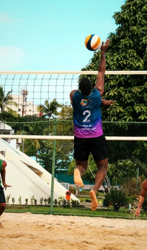 Jeanderson foi alvo de racismo e homofobia durante torneio de vôlei por Reprodução