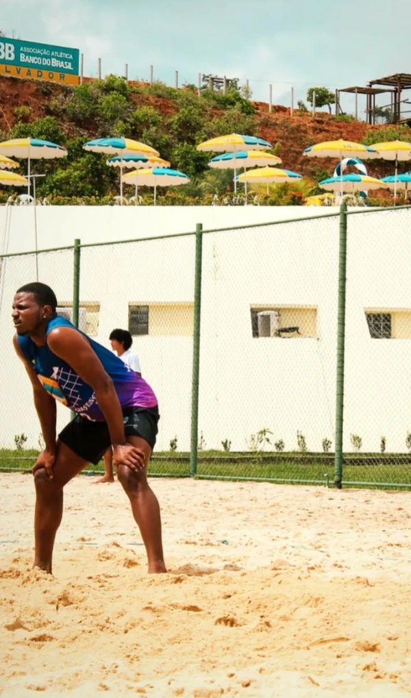 Jeanderson foi alvo de racismo e homofobia durante torneio de vôlei por Reprodução