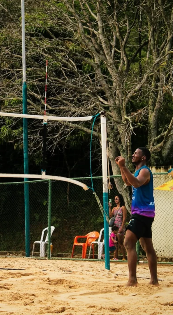 Jeanderson foi alvo de racismo e homofobia durante torneio de vôlei por Reprodução