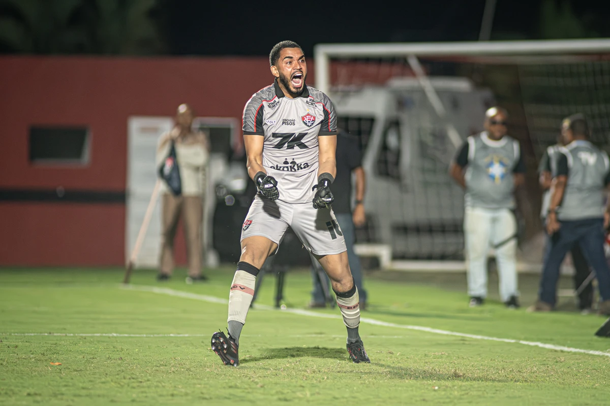 Lucas Arcanjo agarrou dois pênaltis contra o Jacuipense