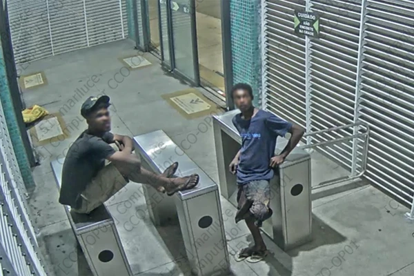 Suspeitos foram flagrados no BRT de Feira de Santana