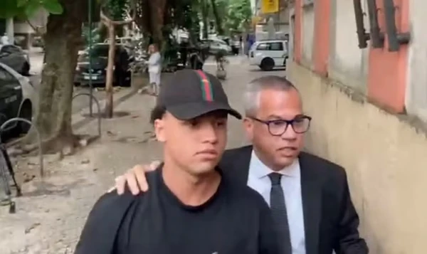 Vitor Hugo Oliveira Simonin se apresentou à polícia por Reprodução