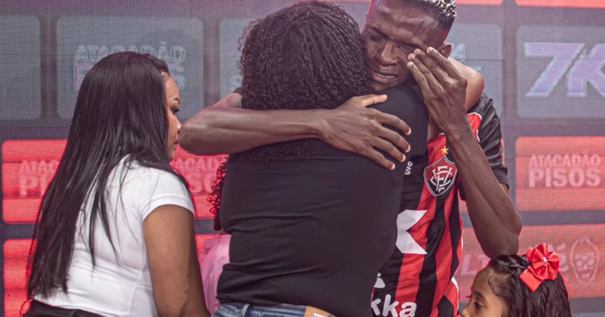 Imagem - De ajudante de pedreiro à Série A: Anderson Pato se emociona em apresentação no Vitória