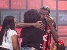 Imagem - De ajudante de pedreiro à Série A: Anderson Pato se emociona em apresentação no Vitória