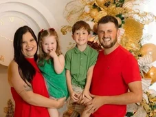 Imagem - Casal e os dois filhos morrem após carro derrapar, rodar na pista e ser atingido por caminhão