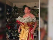 Imagem - VÍDEO: Homem vira 'buquê gigante' em ideia inusitada pelo Dia da Mulher e viraliza