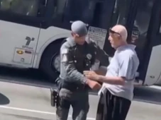 Imagem - PM aposentado de 89 anos mata cuidadora a facadas e tenta fugir de ônibus