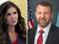 Imagem - Trump demite 'Barbie do ICE' e anuncia ex-lutador de MMA para ocupar o cargo