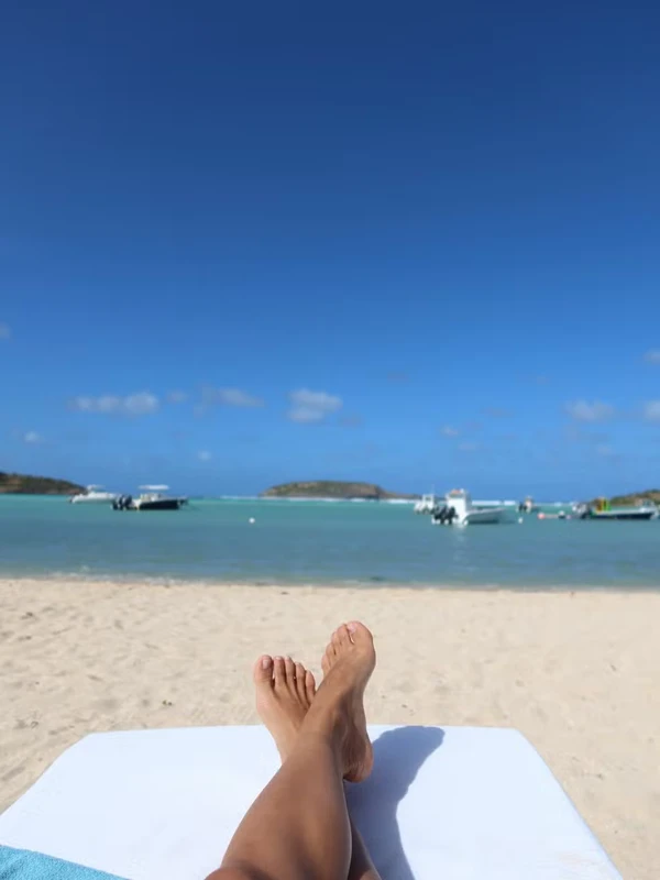 Ainê e Phillippe Coutinho curtem férias em resort luxuoso por Reprodução