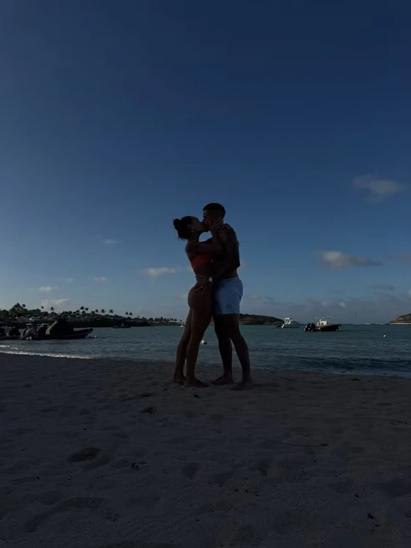 Ainê e Phillippe Coutinho curtem férias em resort luxuoso por Reprodução