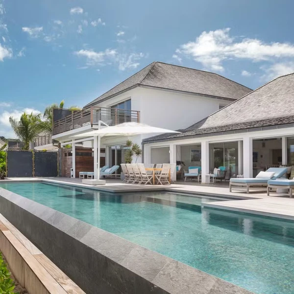 Ainê e Phillippe Coutinho curtem férias em resort luxuoso por Reprodução