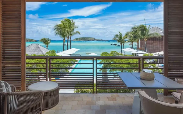 Ainê e Phillippe Coutinho curtem férias em resort luxuoso por Reprodução