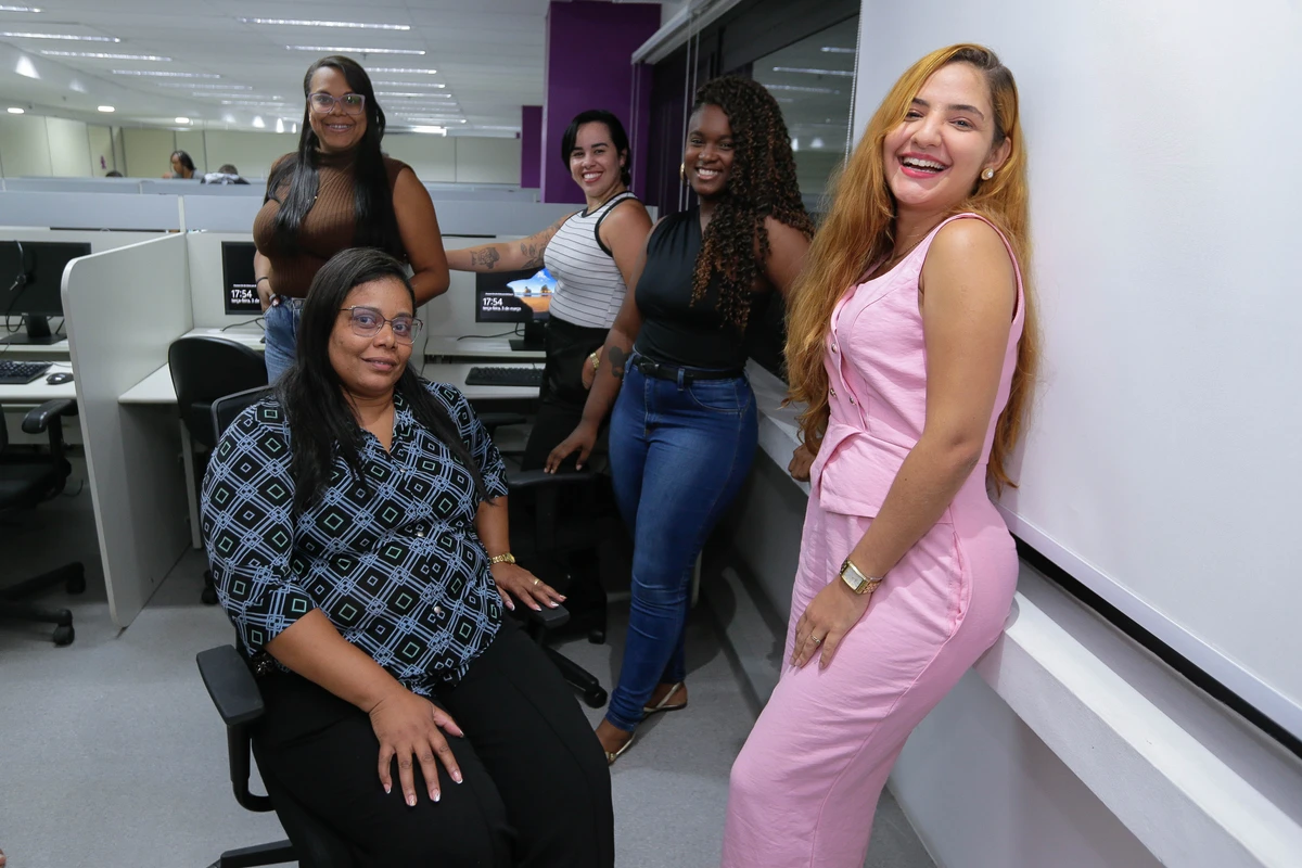 Cintia Cruz, Carolina Freire, Suelen Simões, Luana Ribeiro e Luana Ribeiro, colaboradora da Konecta Salvador