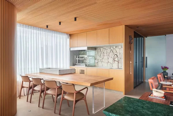 Cobertura de 300 m² de Thaynara OG em São Luís mistura artesanato maranhense, design contemporâneo e amplos espaços para receber amigos por Divulgação/Laura Sá