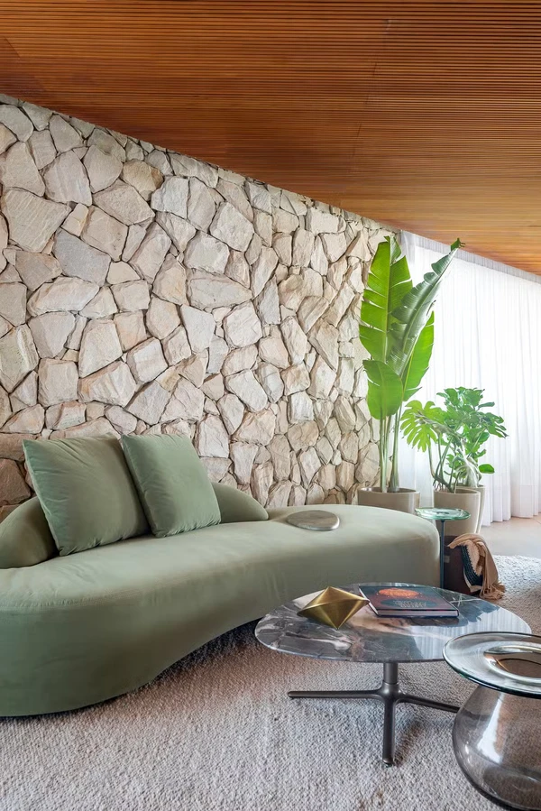 Cobertura de 300 m² de Thaynara OG em São Luís mistura artesanato maranhense, design contemporâneo e amplos espaços para receber amigos por Divulgação/Laura Sá