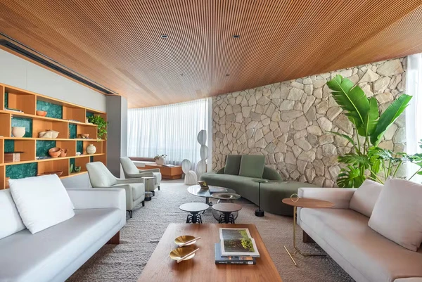 Cobertura de 300 m² de Thaynara OG em São Luís mistura artesanato maranhense, design contemporâneo e amplos espaços para receber amigos por Divulgação/Laura Sá